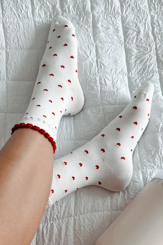 Chaussettes en coton blanches à volants et motif cœur