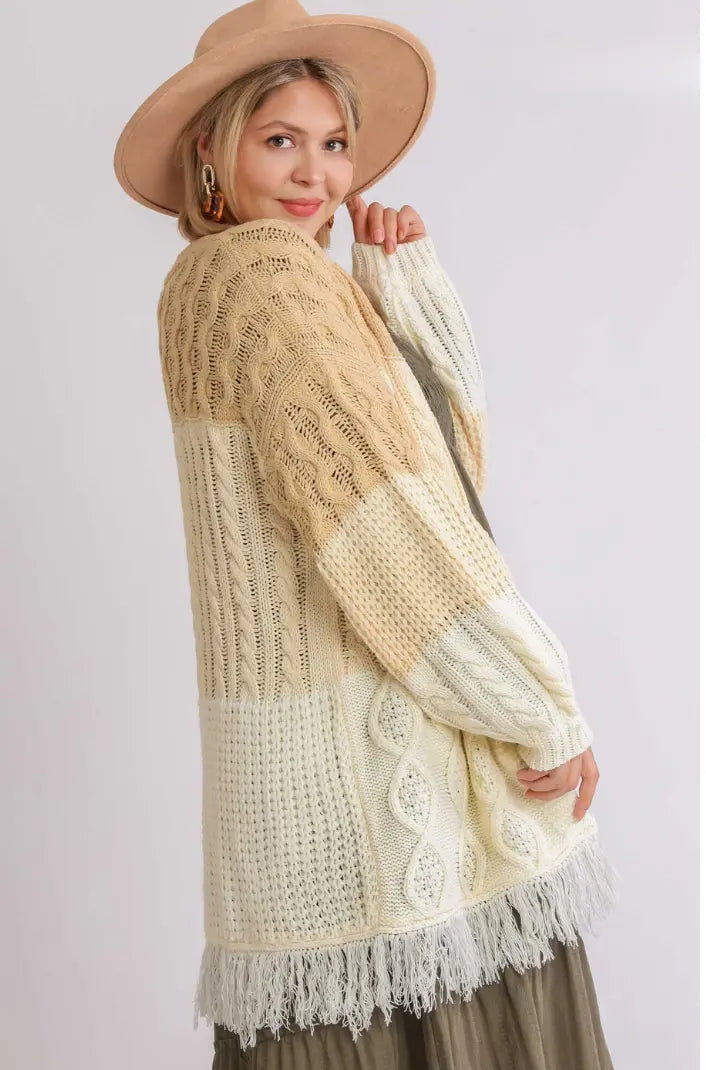 Cardigan ouvert en tricot patchwork avec ourlet effiloché La Mode XL