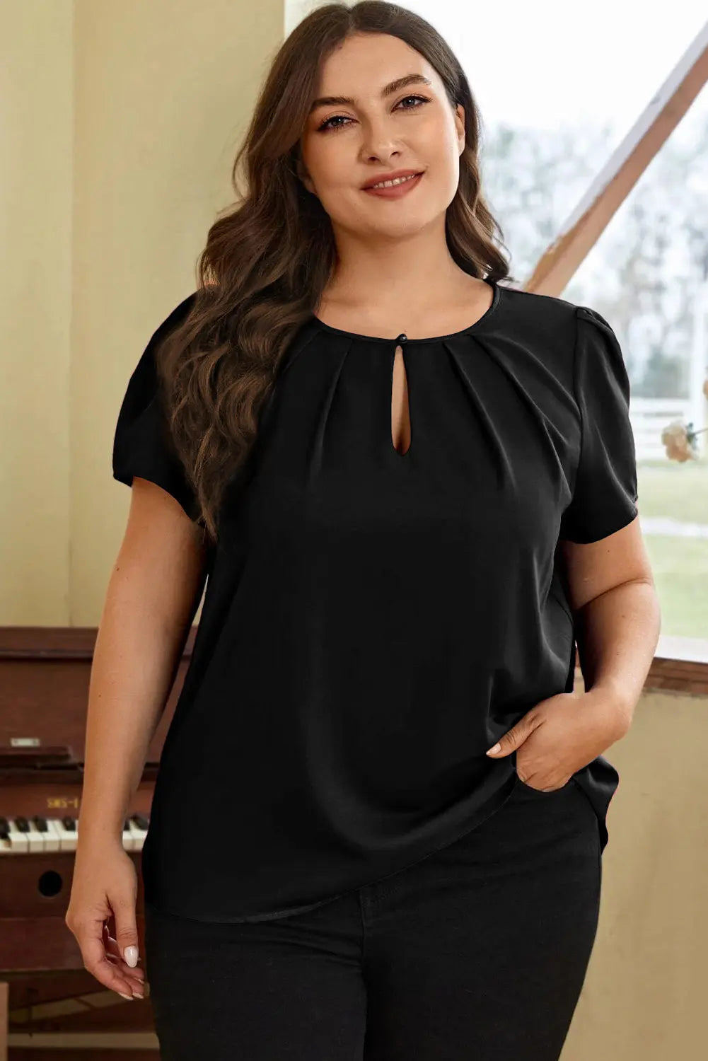 T-shirt noir plissé à col rond grande taille La Mode XL