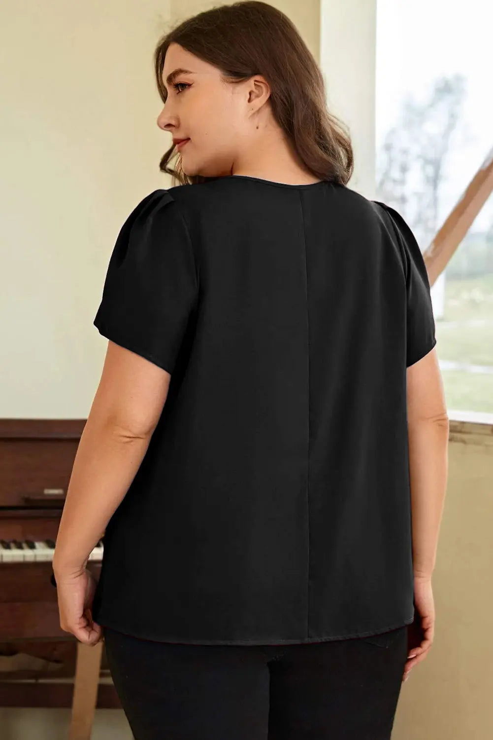 T-shirt noir plissé à col rond grande taille La Mode XL