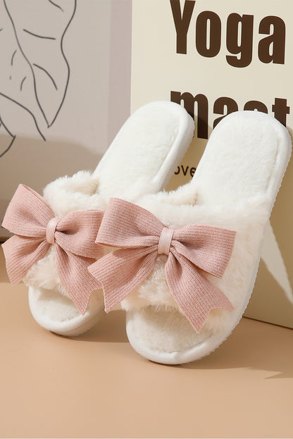 Chaussons blancs moelleux avec nœud papillon