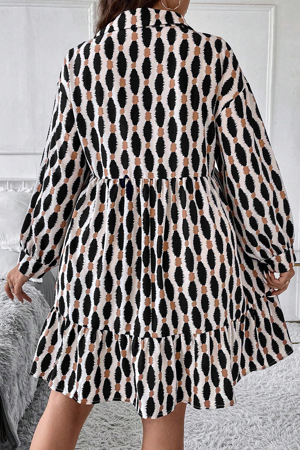 Mini-robe grande taille à imprimé abstrait abricot avec col en V